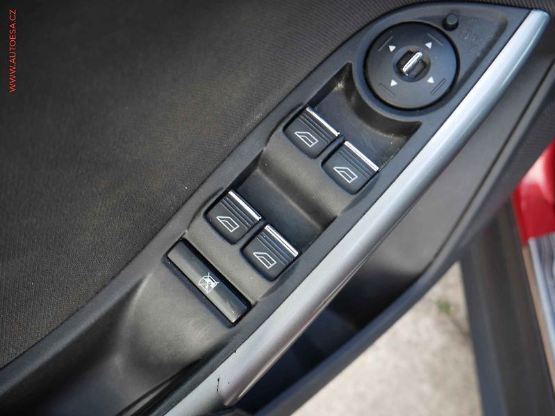 Ford Focus (2013) 1.0 EB, AC, park.asist - fotka 16 z 17