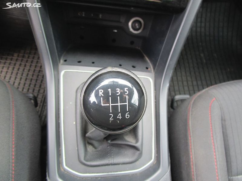 Volkswagen Touran 1,2TSI-81KW-NOVÁ STK+OLEJ - fotka 24 z 31