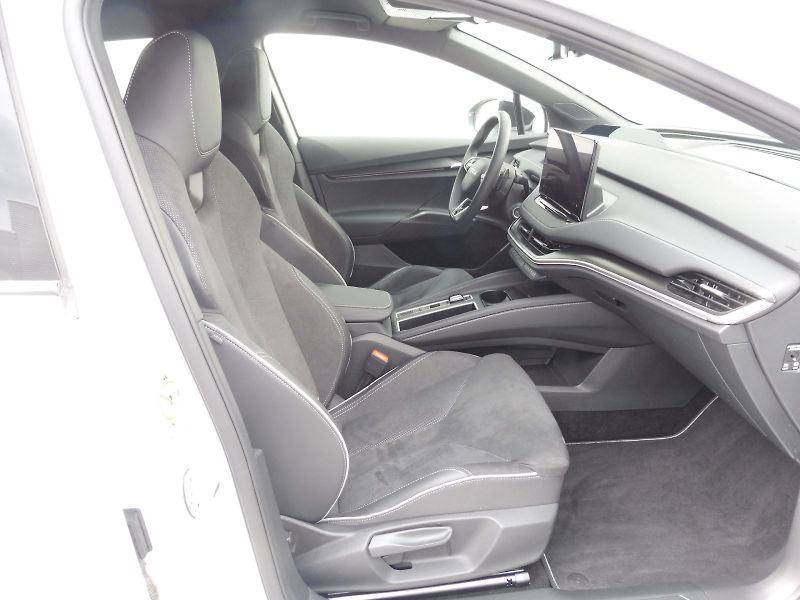 Škoda Elroq (2025) SportLine 85, 210kW 82kWh - fotka 9 z 30