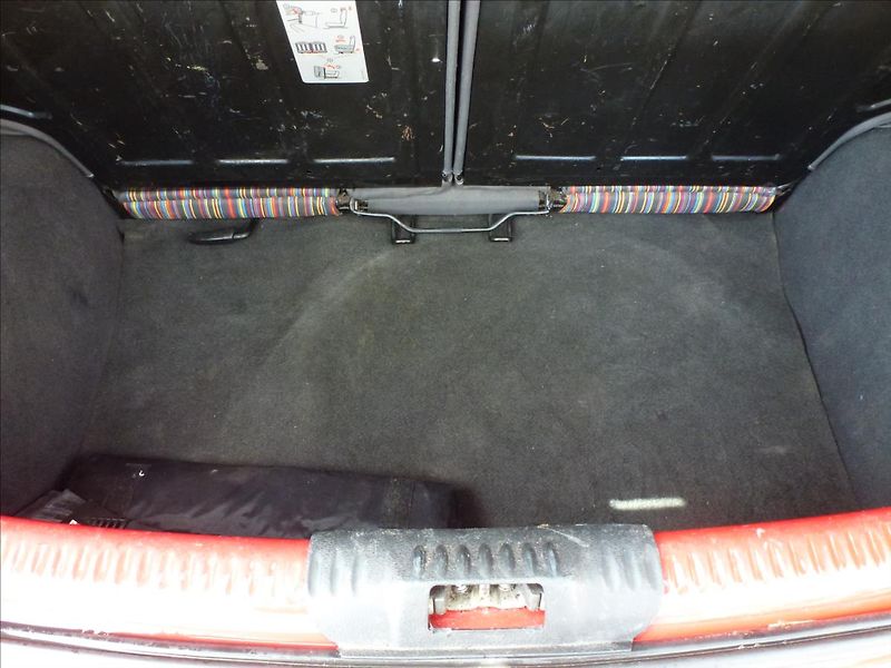 Volkswagen Fox 1,2 HTP 12V - fotka 20 z 41
