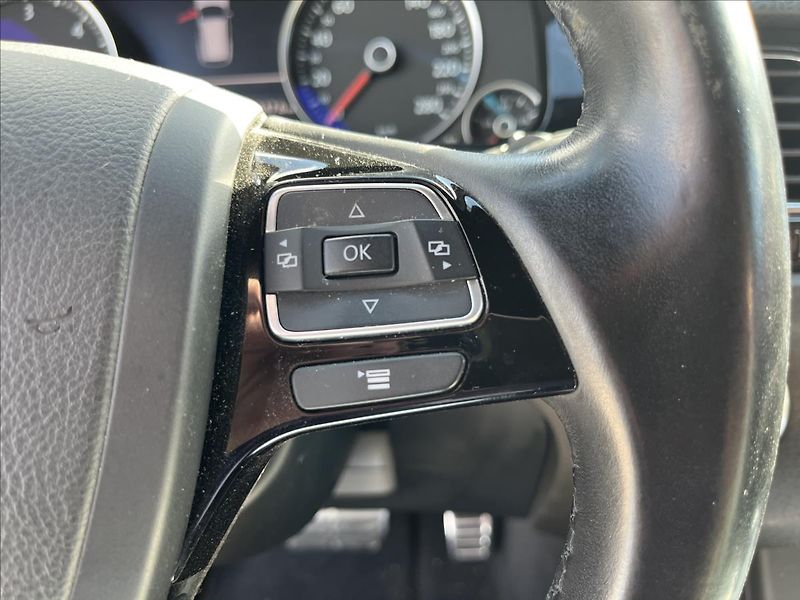 Volkswagen Touareg 3,0 TDi V6 180KW 4x4 TAŽNÉ - fotka 26 z 50