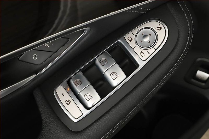 Mercedes-Benz GLC (2017) 250 4MATIC - fotka 18 z 20