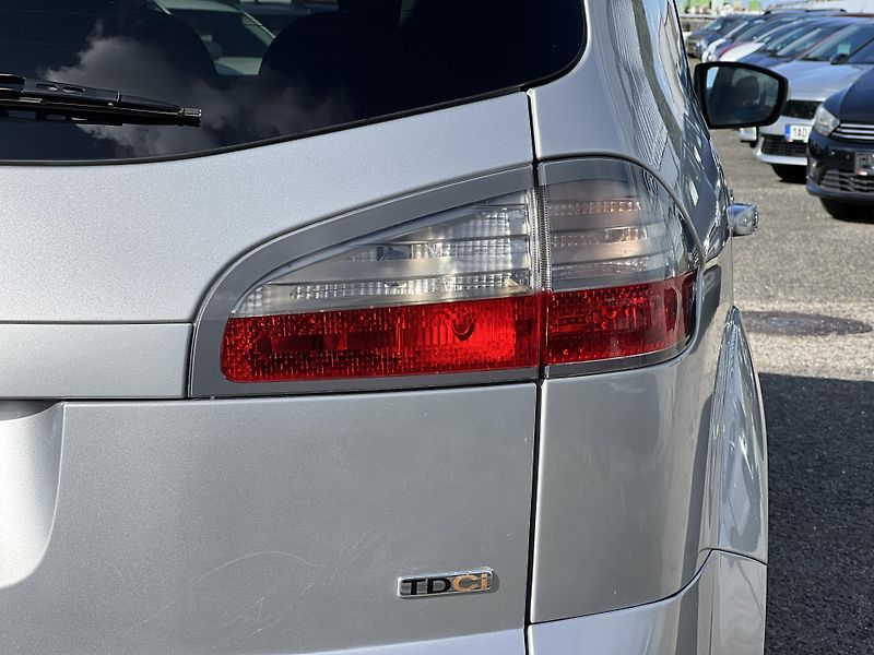 Ford S-MAX 2.0TDCi 103kw AUTOMAT ALU KLIM - fotka 37 z 40