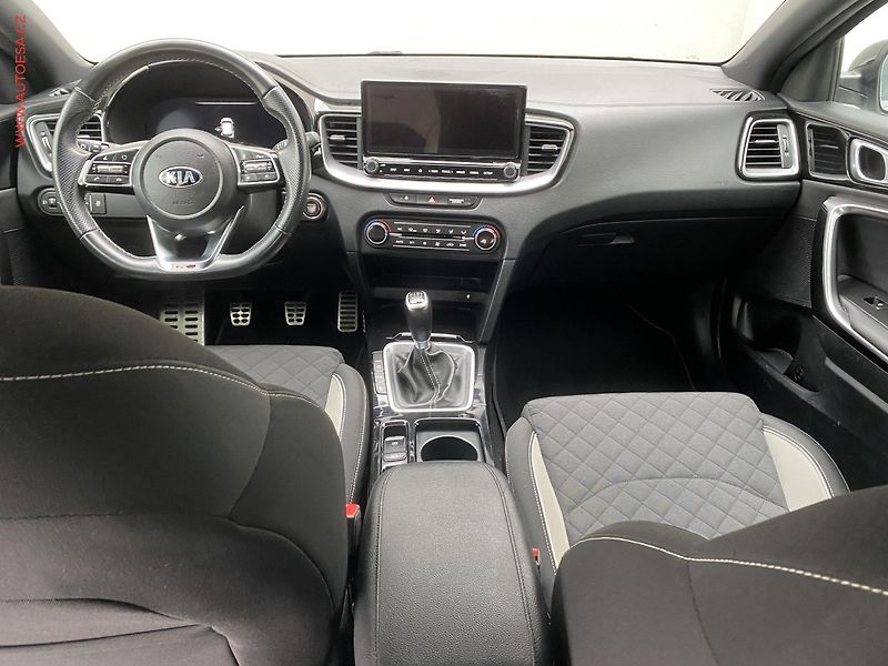 Kia ProCeed (2021) 1.5 T-GDi, GT Line, navi, TZ - fotka 8 z 18