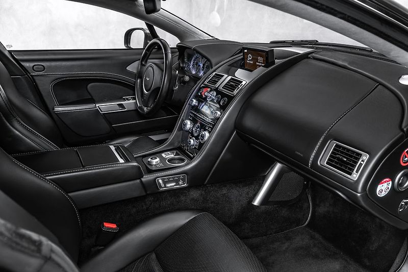 Aston Martin Rapide - fotka 12 z 25