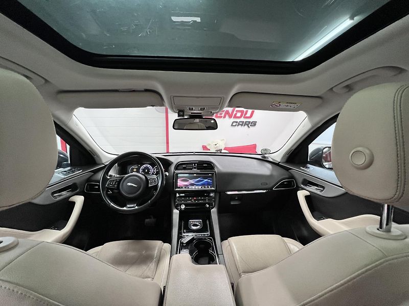 Jaguar F-Pace 2.0 D, Automat, 4x4, Na Opravu - fotka 12 z 24