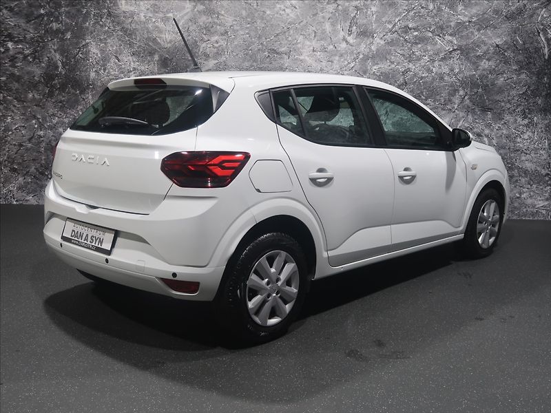 Dacia Sandero 1,0 SCe 67 1. maj. CZ 7800km - fotka 4 z 30