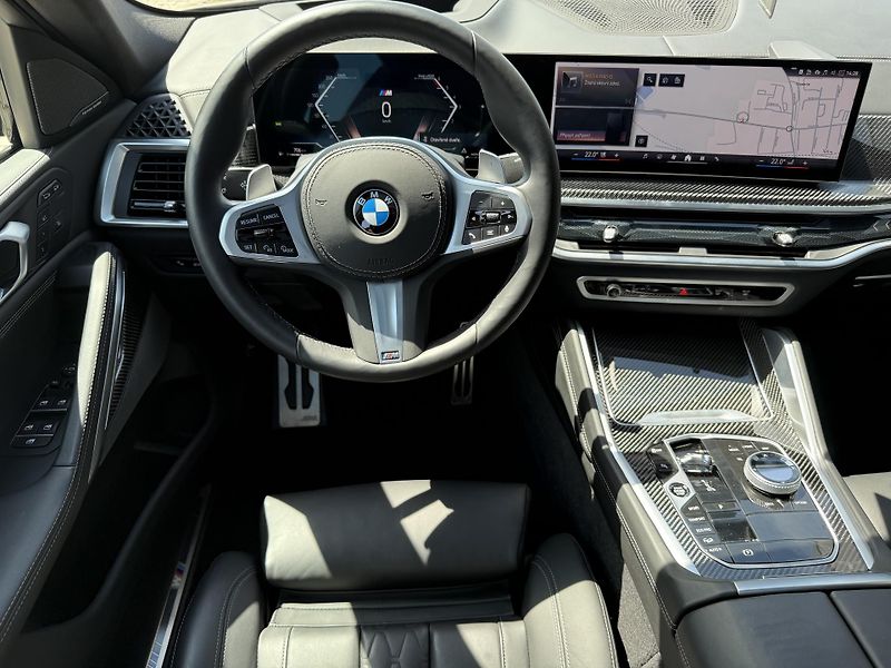 BMW X6 (2024) 30XD 210kW M-PAKET R22 BLACK!! - fotka 26 z 57