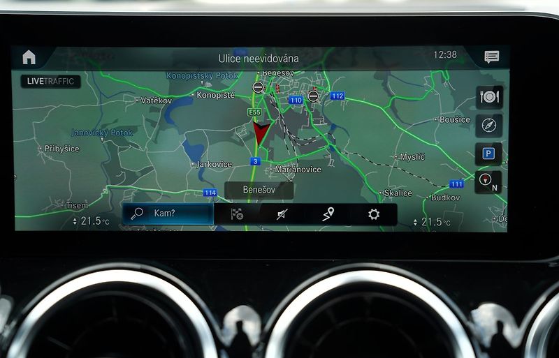 Mercedes-Benz GLB 200d 4Matic/AMG/AT/150 PS/Led - fotka 38 z 41