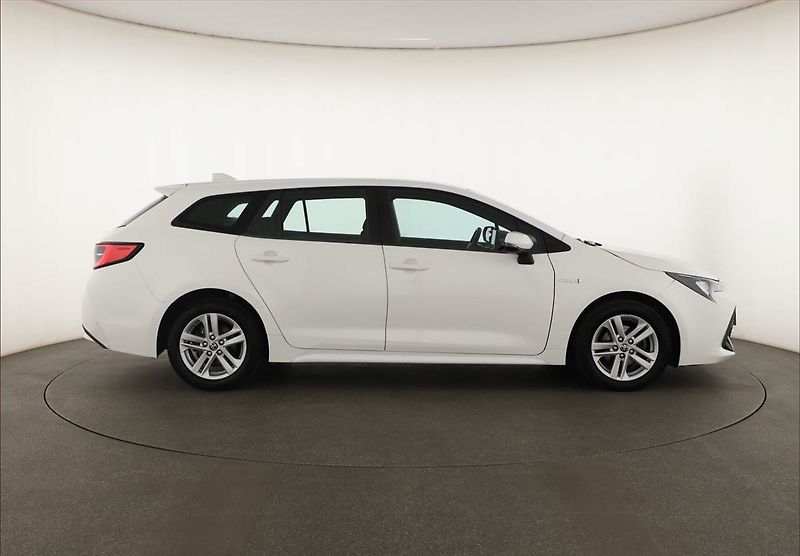 Toyota Corolla (2021) Active 1.8 Hybrid, Automat, ČR - fotka 6 z 19