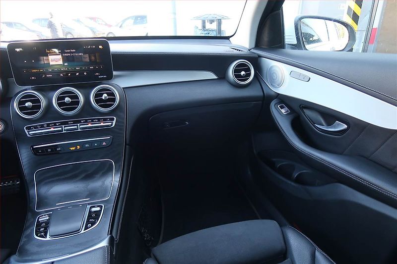 Mercedes-Benz GLC (2019) 300 d 4MATIC - fotka 8 z 20