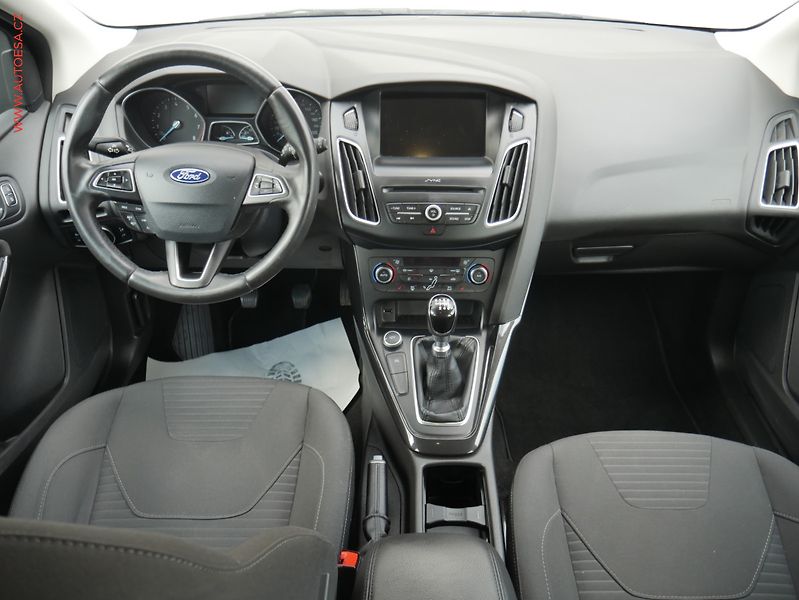 Ford Focus (2017) 1.5 EB, ČR, Titanium - fotka 8 z 18
