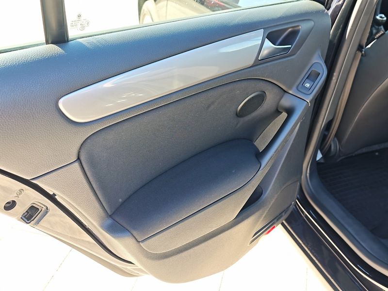 Volkswagen Golf (2009) 1,4i 16v 59 Kw Trend - fotka 9 z 30