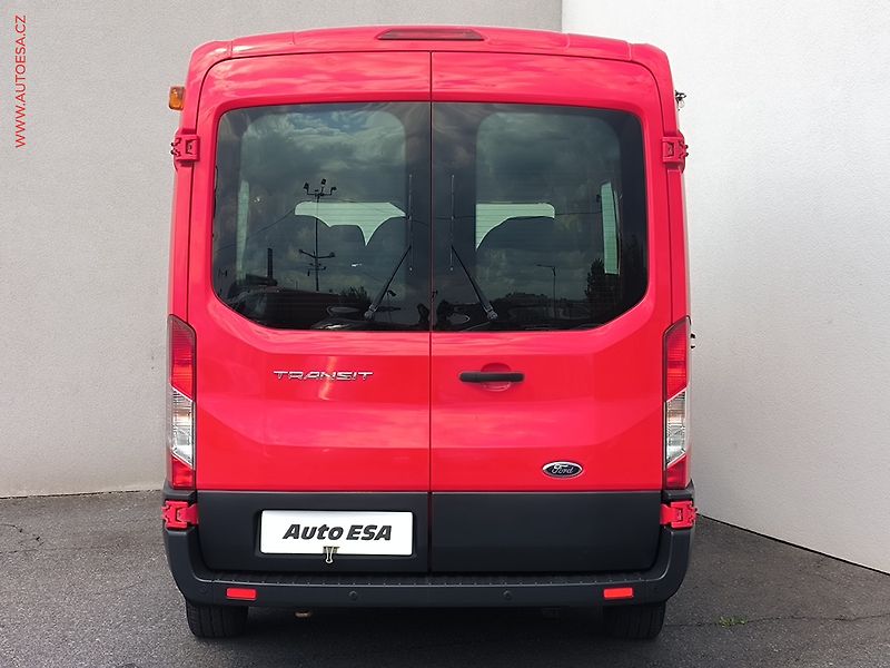 Ford Transit (2016) 2.2TDCi L2H2 9míst, AC - fotka 5 z 19