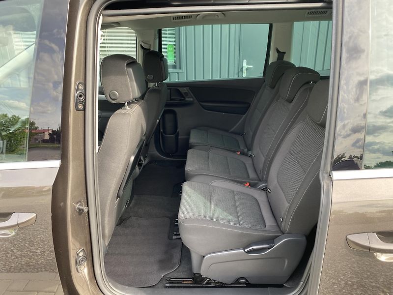 Volkswagen Sharan 1.4 TSI 110kW-7MÍST-NAVI-TAŽNÉ - fotka 26 z 39