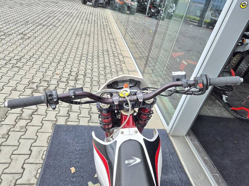 AJP PR5 250 Enduro (2014) 2014) – 1630 km, STK do 2028 - fotka 20 z 20