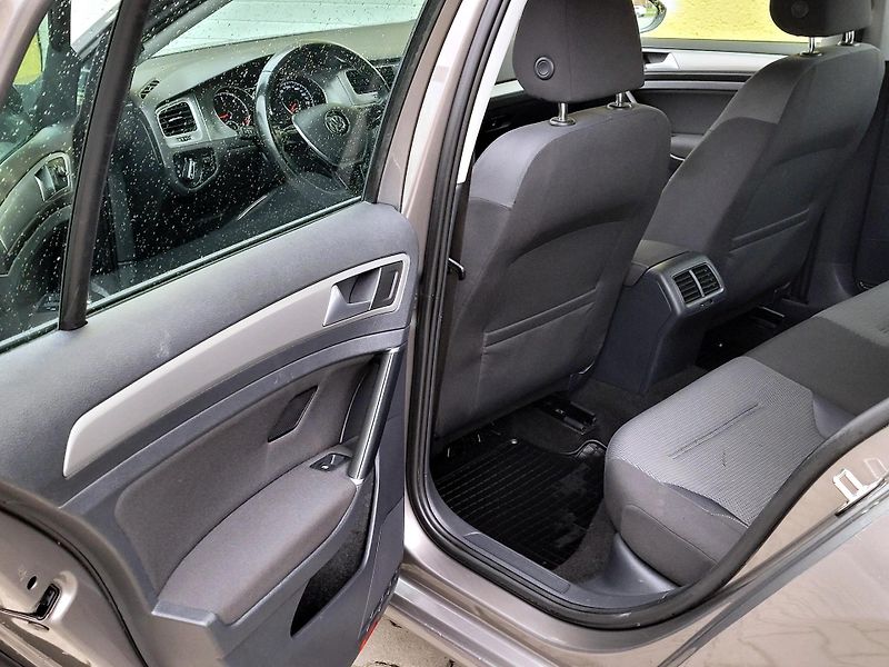 Volkswagen Golf 1,6 TDi CZ*DIGIKLIMA*SERVIS - fotka 13 z 43