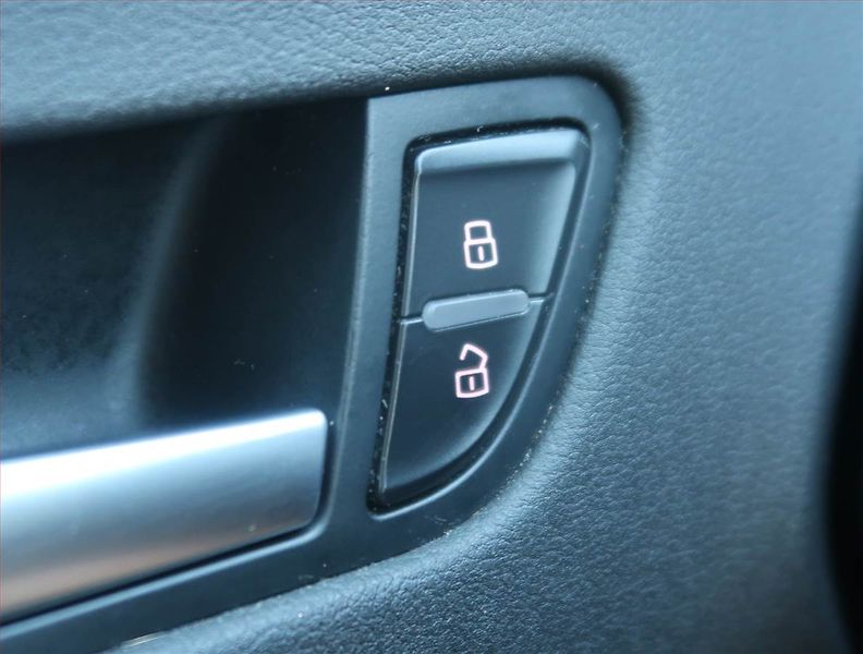 Audi A4 (2011) 2.0 TDI, Navi, Tempomat - fotka 20 z 21