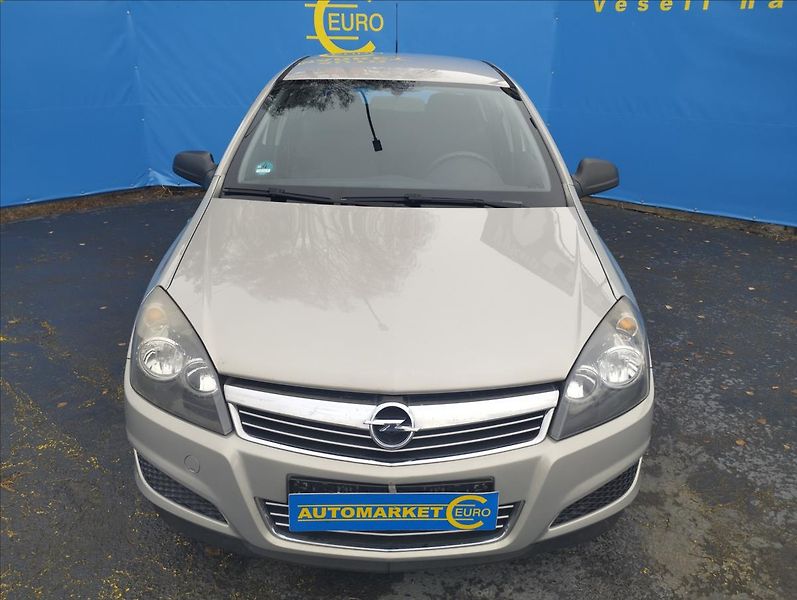 Opel Astra 1,4 66KW - fotka 2 z 13