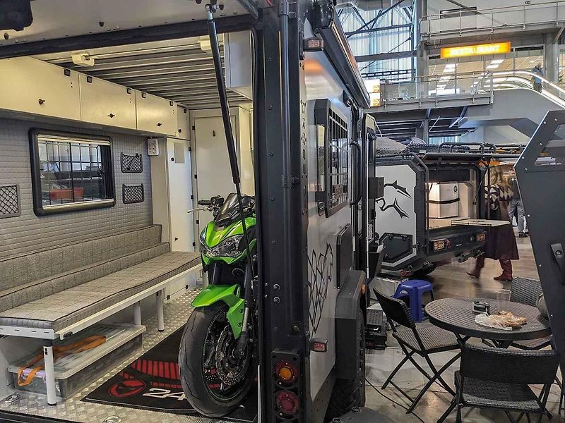 Na Caravaningu se představily expediční speciály, které zvládnou projet i Saharou