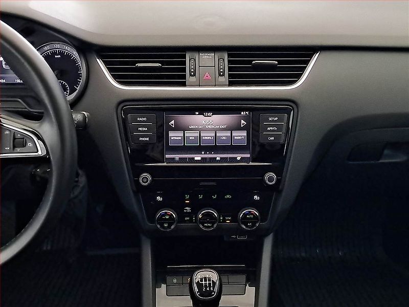 Škoda Octavia (2019) 1.5 TSI, Tempomat - fotka 11 z 16