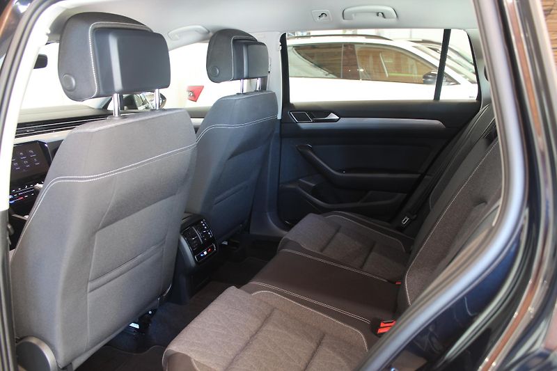 Volkswagen Passat (2023) 2.0TDI DSG Display Tažné - fotka 18 z 37