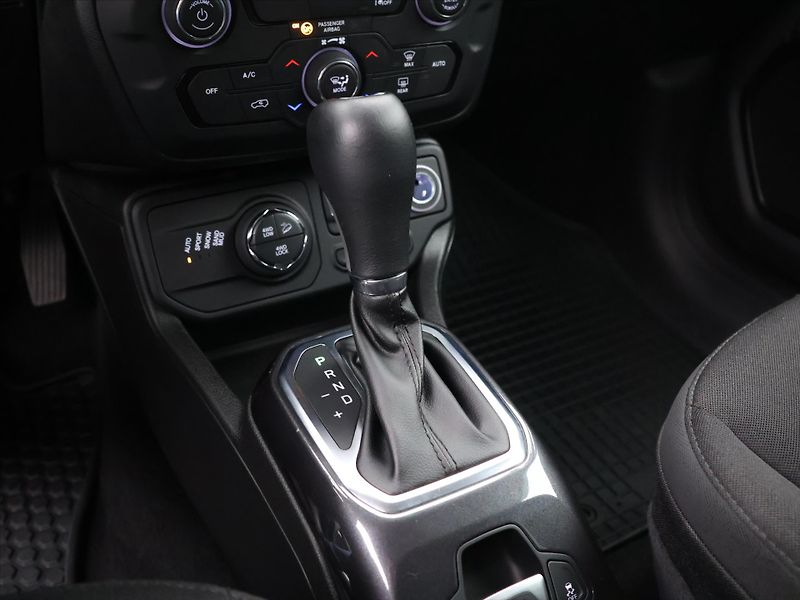 Jeep Renegade 1,3 Turbo 96kW PHEV eAWD Aut. - fotka 24 z 33