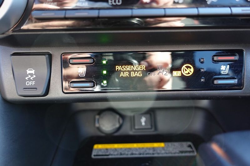 Toyota RAV4 2,5 PHEV Plug-in Selection VIP - fotka 25 z 38