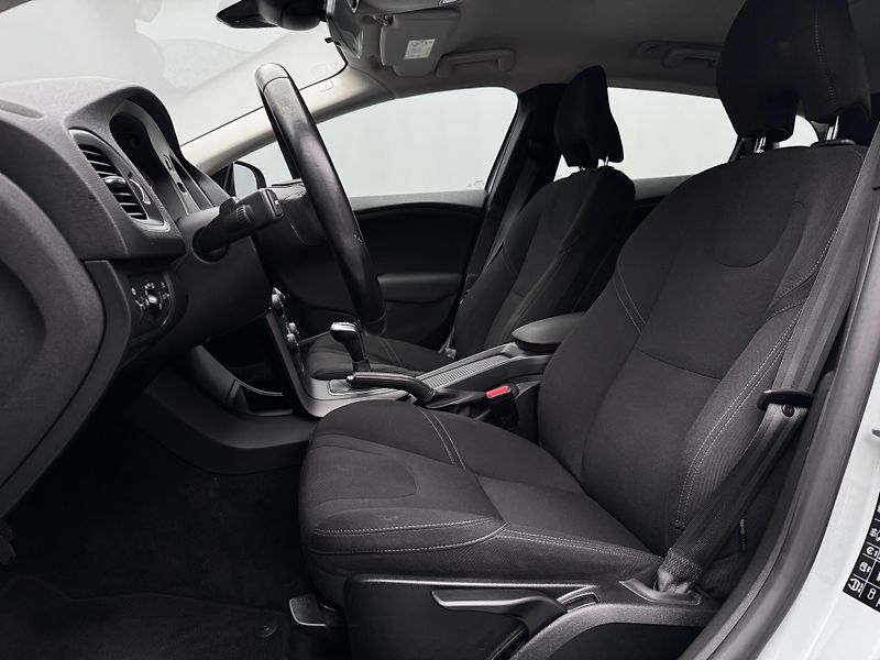 Volvo V40 T2 KINETIC CZ 1.maj REZERVACE - fotka 3 z 40