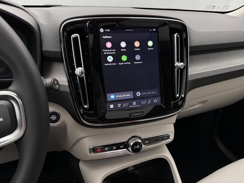 Volvo XC40 (2026) B3 AUT DARK ULTRA - fotka 6 z 21