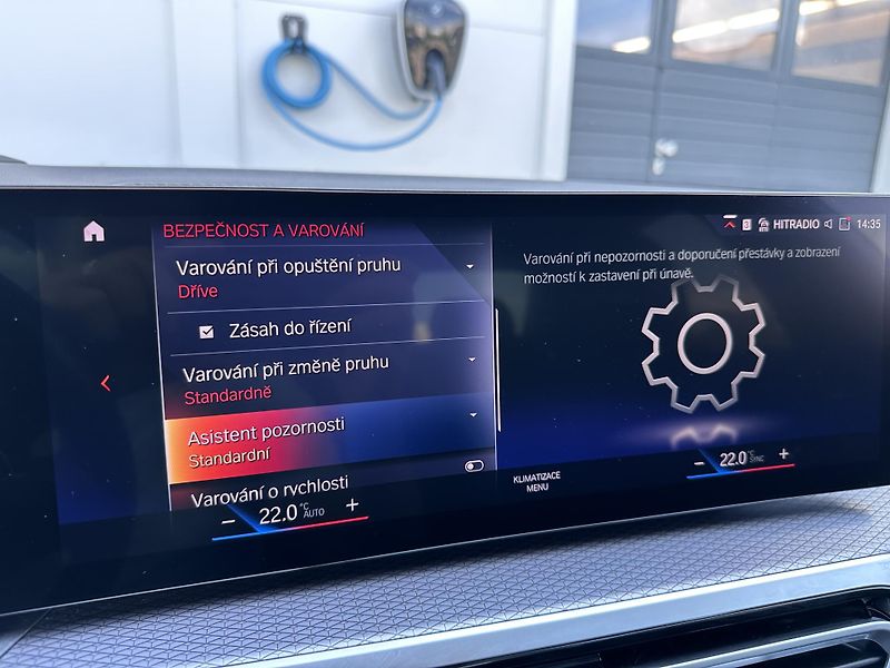 BMW Řada 3 330i M-Sport - fotka 22 z 31