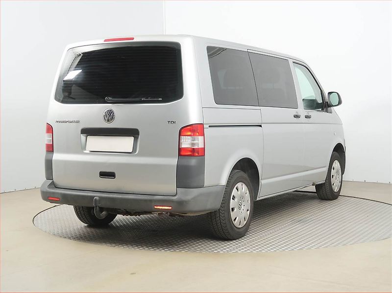 Volkswagen Transporter (2011) 2.0 TDI, Bus, 9Míst - fotka 5 z 6