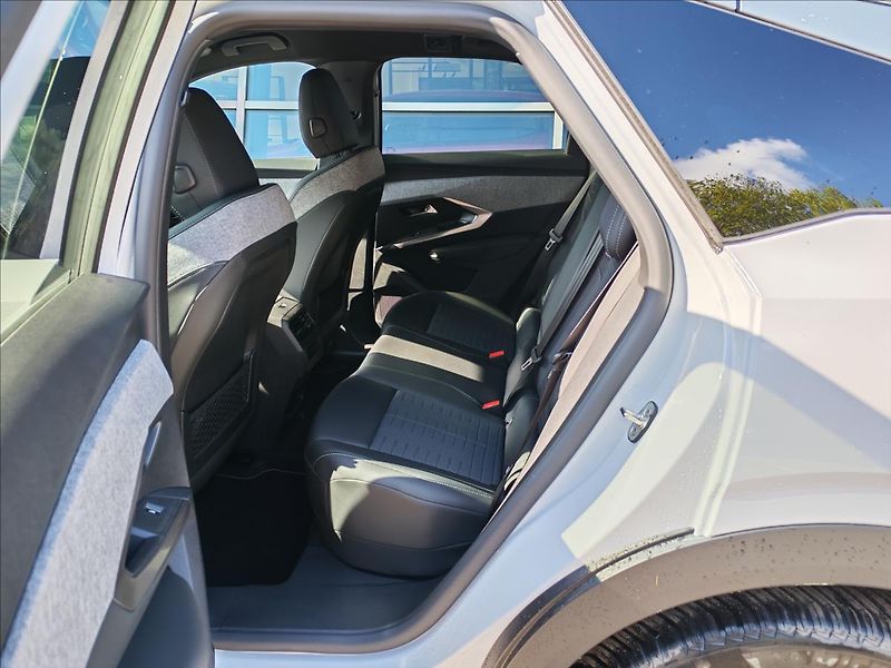 Peugeot 3008 1,2 3008 GT Hybrid 145 e-DCS6 - fotka 5 z 15