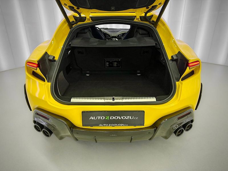 Ferrari Purosangue V12 CARBON, ALCANTARA, PANORAM - fotka 37 z 38