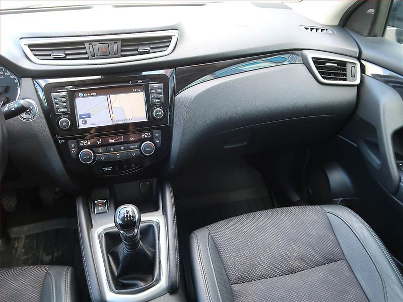 Nissan Qashqai (2017) 1.5 dCi, Navi, Xenony - fotka 8 z 17