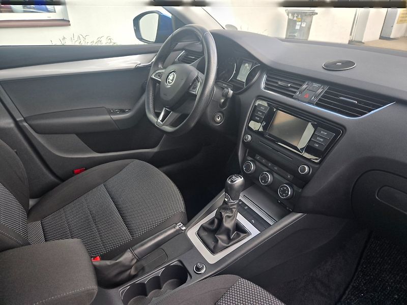 Škoda Octavia (2015) 2.0 TDI TOP Serviska - fotka 17 z 20
