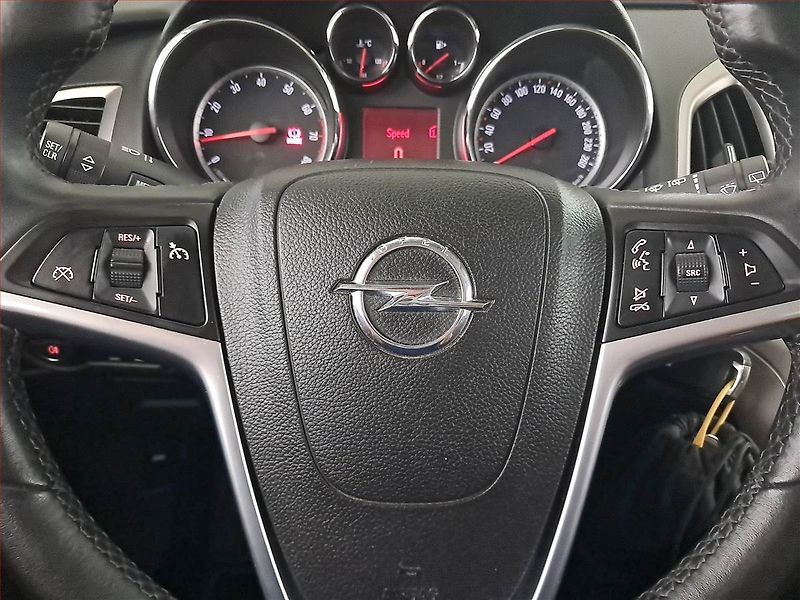 Opel Astra (2012) 1.6 16V, po STK, dobrý stav - fotka 16 z 17