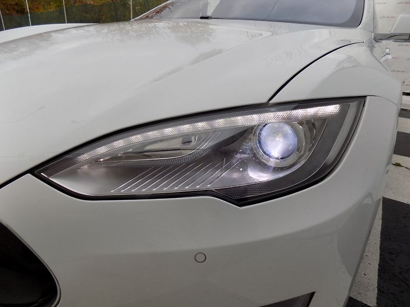 Tesla Model S (2015) 90D/1.Maj.ČR/Ludicrous/762PS/ - fotka 39 z 39