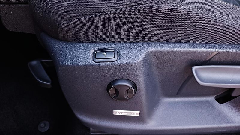 Volkswagen Touran 2.0 TDI 110kW HIGHLINE - fotka 23 z 50