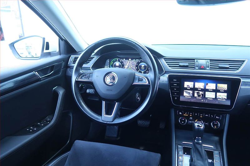 Škoda Superb (2020) iV 1.4 TSI PHEV, Automat, Kůže - fotka 7 z 30