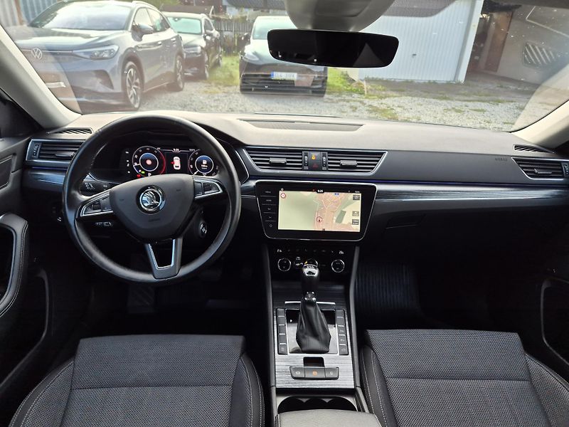 Škoda Superb Combi 2,0TDi 110kw DSG 17ALU - fotka 10 z 53