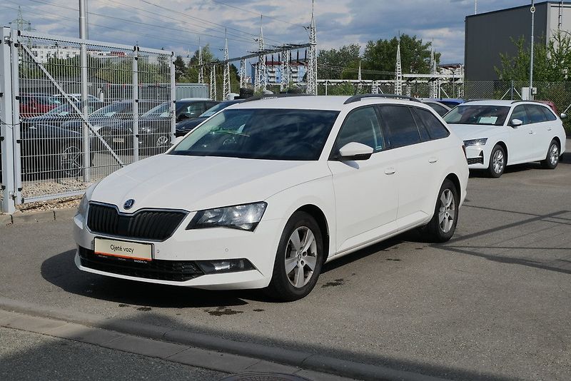 Škoda Superb - fotka 1 z 6