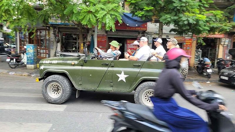 Jeden z prvních vozů Škoda na území Vietnamu. Právě ten jsem zkoušel v ulicích hlavního města