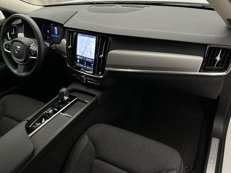 Volvo V90 B4 MOMENTUM AUT  - fotka 22 z 44