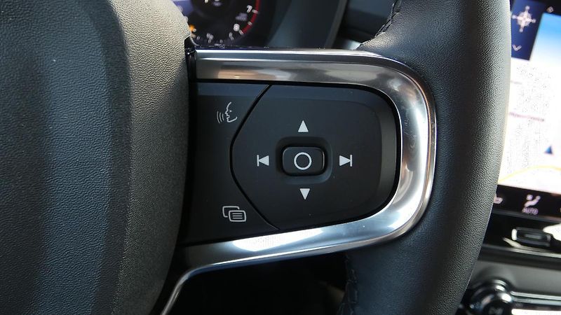 Volvo XC40 T2 FWD Momentum Core - fotka 12 z 22
