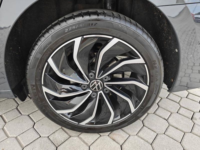 Volkswagen Golf Life 6G 1,0TSi - fotka 20 z 22