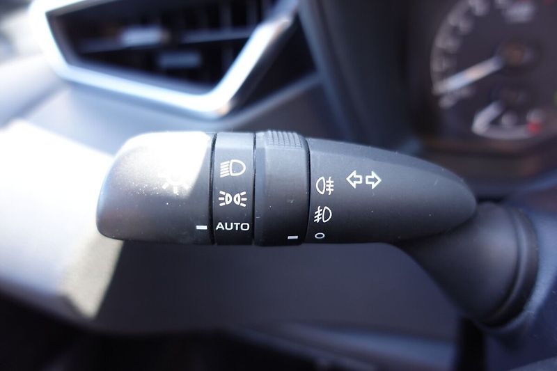 Toyota Corolla 1,8 HEV Active Business TS - fotka 24 z 28