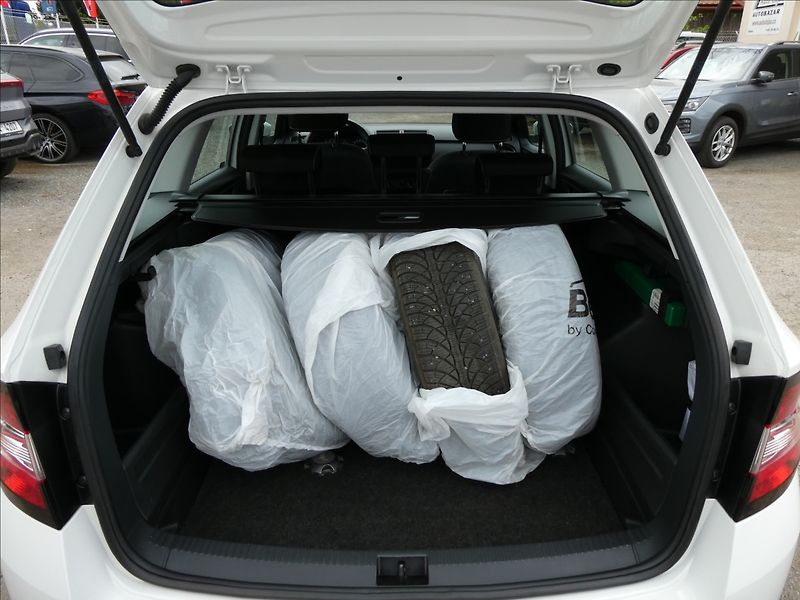 Škoda Fabia 1,0 TSi 81kW 2xkola,DPH,servis - fotka 19 z 43