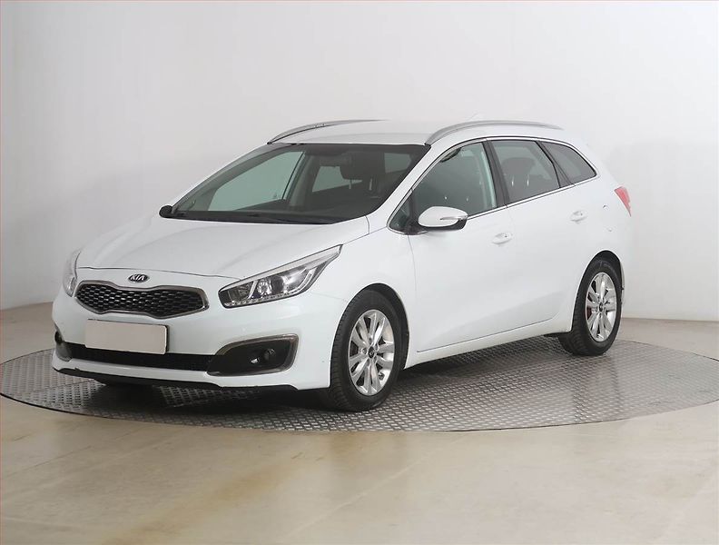 Kia Ceed (2018) Premium 1.6 i, Serv.kniha - fotka 2 z 18