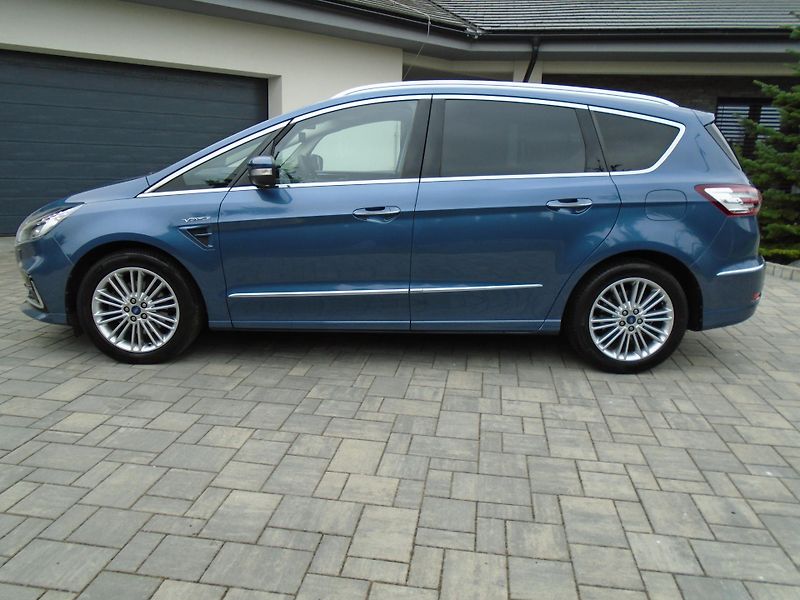 Ford S-MAX 2,0EcxoBlue 140kW 8A Vignale - fotka 8 z 46